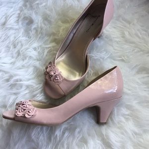 Bandolino nude kitten heel peep toe size 9